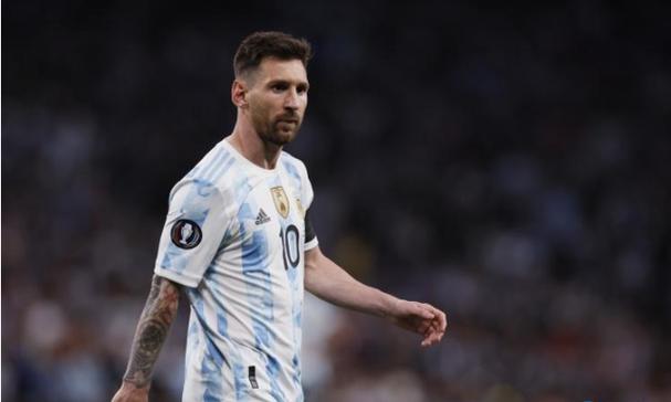 探讨AI时代财经法治实践 首届财经法治高峰论坛举行